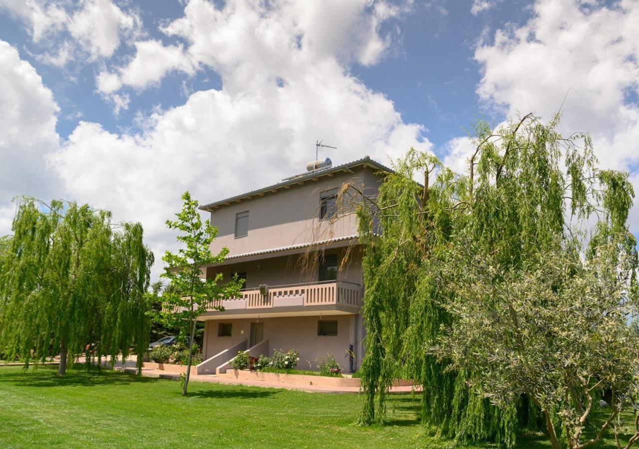 Villa In Nature Mitopoli Eksteriør billede